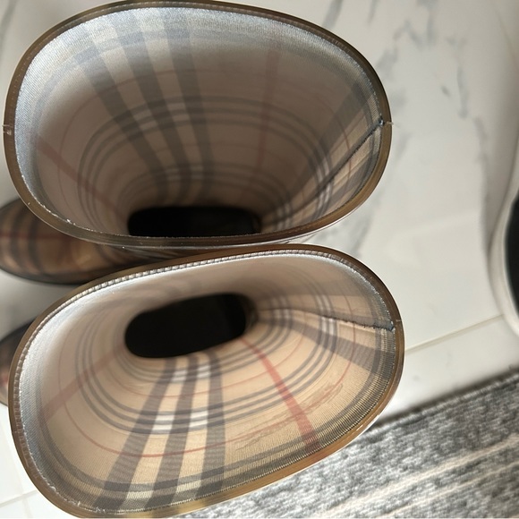 Burberry Rain boots Authentic - Picture 3 of 5